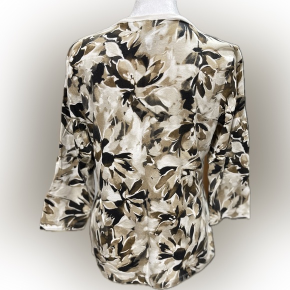Karen Scott 3/4 sleeve floral shirt - Picture 2 of 3